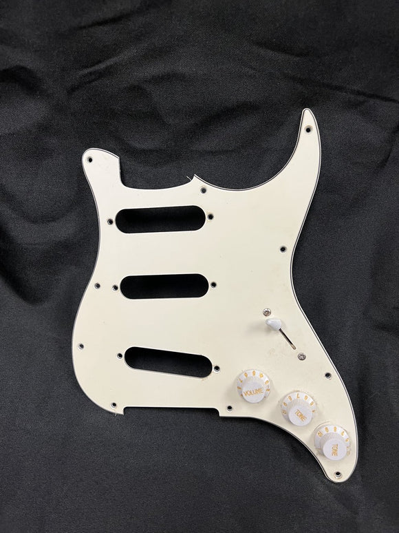 Strat style pickguard -used- project